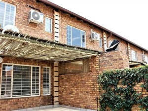 2 Bed Townhouse in Silver Lakes