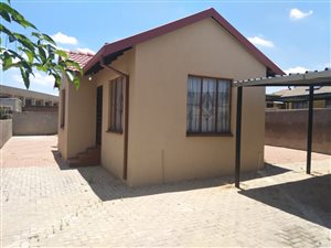 3 Bed House in Klipfontein View