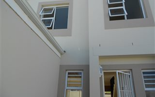 2 Bedroom House in Sir Lowrys and surrounds