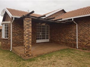 3 Bed Townhouse in Glenvista