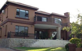4 Bedroom House in Blue Valley Golf Estate
