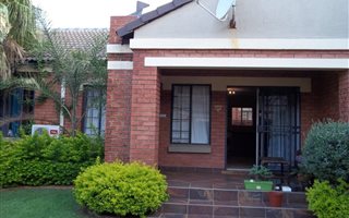 2 Bedroom Simplex in Mooikloof Ridge