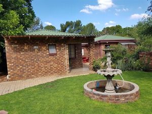 12 Bed House in Golf View