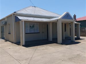 318 m² Office Space in Queenstown Central