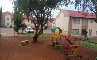 2 Bedroom Apartment in Die Hoewes