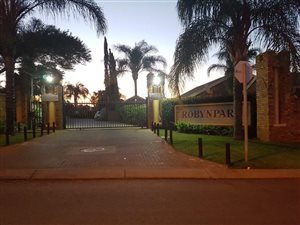 2 Bed Townhouse in Rooihuiskraal North