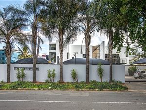 650 m² Office Space in Parkwood