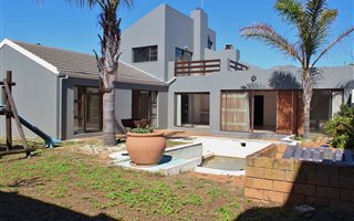 4 Bedroom House in West Beach