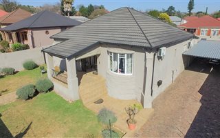 3 Bedroom House in Kensington