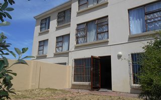 2 Bedroom Apartment in Tableview