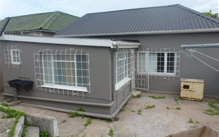 100 m² Commercial space in Quigney
