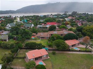 8 Bedroom House in The Island