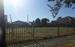 1658 m² Land available in Vincent