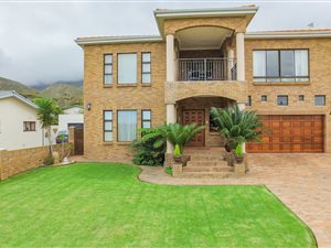 4 Bed House in Kleinmond