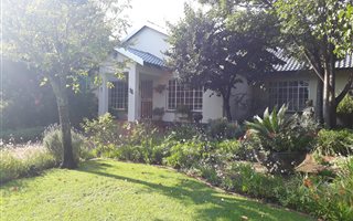 2 Bedroom Garden Cottage in Lakefield