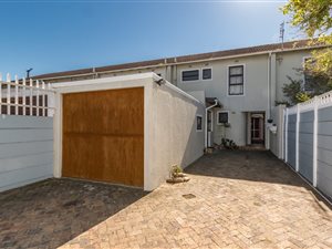 3 Bed Townhouse in Kirstenhof
