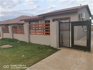 2 Bed House in Lethlabile