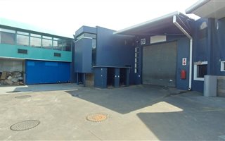1616 m² Industrial space in Red Hill
