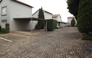 3 Bedroom Townhouse in Heuwelsig Estate