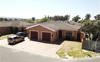 3 Bedroom Townhouse in Sonstraal Heights