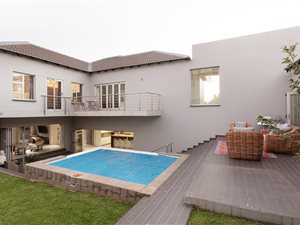 5 Bed House in Olympus AH