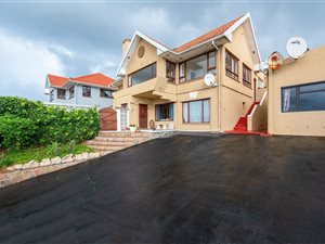 7 Bed House in Glencairn