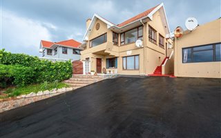 7 Bedroom House in Glencairn
