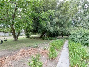 1369 m² Land available in Golden Acre