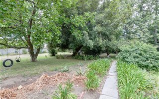 1369 m² Land available in Golden Acre