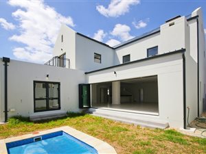 4 Bed House in Kelderhof Country Village