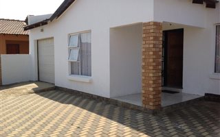 3 Bedroom House in Tsakane