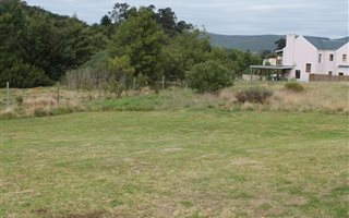 777 m² Land available in Green Pastures