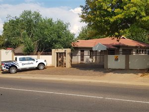272 m² Office Space in Rooihuiskraal