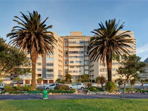 2 Bed Apartment in Three Anchor Bay