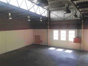 464 m² Industrial space in Strydompark