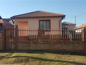 3 Bed House in Lotus Gardens