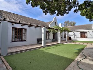 5 Bed House in Tableview