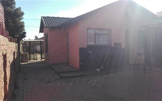 2 Bedroom House in Mabopane