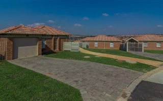 3 Bedroom House in Thatch Hill Estate