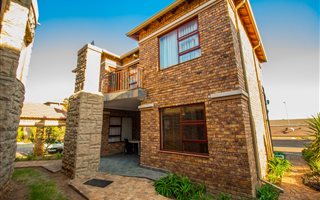 3 Bedroom Apartment in Bartlett