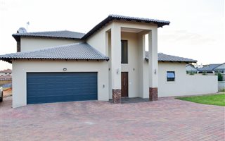 4 Bedroom House in Olympus AH