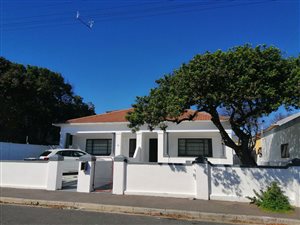 8 Bed House in Maitland