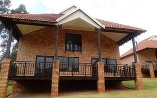 2 Bedroom House in Zwavelpoort