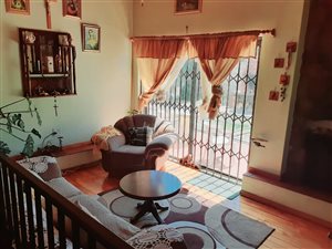 4 Bed House in Surrey Estate