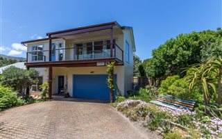 4 Bedroom House in Noordhoek