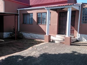 3 Bed House in Roodepoort Central