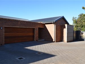 3 Bed Simplex in Brackenhurst