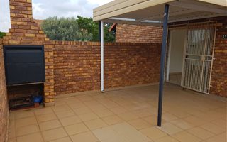 2 Bedroom Simplex in Willow Park Manor