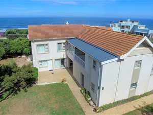 4 Bed House in Schoenmakerskop