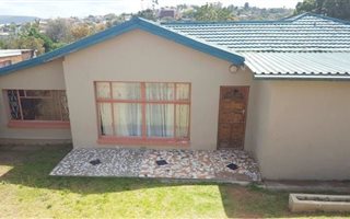 3 Bedroom House in Van Riebeeck Heights